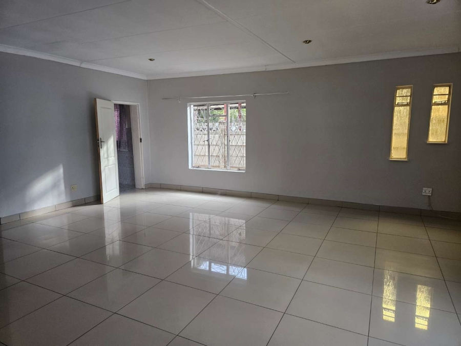 To Let 4 Bedroom Property for Rent in Verwoerdpark Northern Cape
